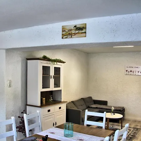 Haus Am Burgring Apartamento