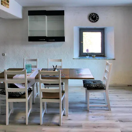 Haus Am Burgring Apartamento *