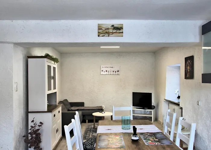 Haus Am Burgring Apartament *